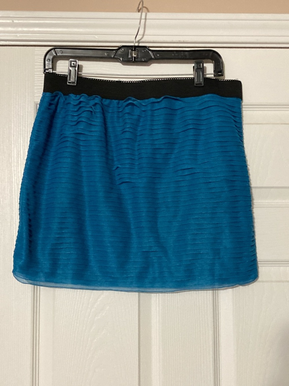 ⭐️⭐️ Xhilaration Teal Mini Skirt with Black Waistband - size L